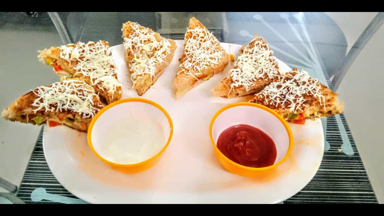 Cheese sandwich recipe | चीज़ सैंडविच कैसे बनता है | Delicious Pakwan 😀😀
